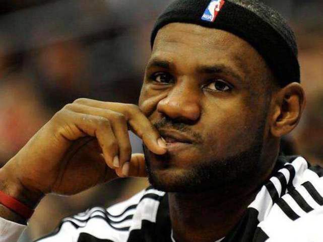 “球癖”NBA：姚明爱慕者最爱裸照，詹皇宿敌爱轮椅训练