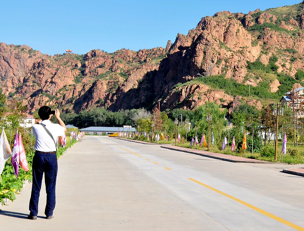 红宝书今昔图片,回忆一下宝贝小时候的照片