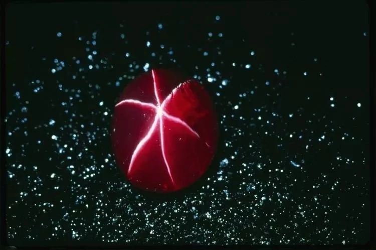 别拿老眼光看它，20+的你没理由拒绝红宝石