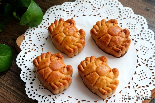 月饼怎么做不用烤箱很简单很好吃,不用转化糖浆又简单又好吃的月饼