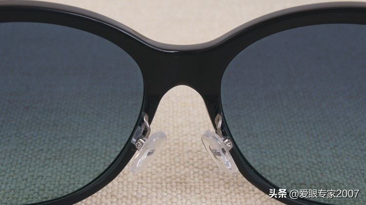 太阳镜鼻托掉了,板材眼镜鼻托掉了怎么配