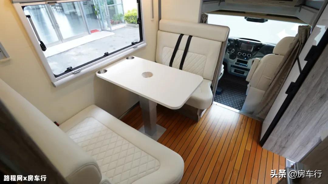 持久续航+超大独立厨卫区，新款霍夫勒启翔后全拓房车