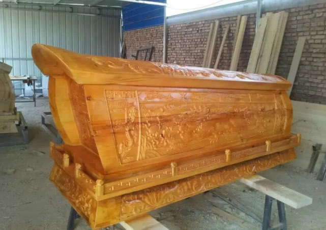 棺不离七有什么说法,民间十大禁忌一人不睡床中间