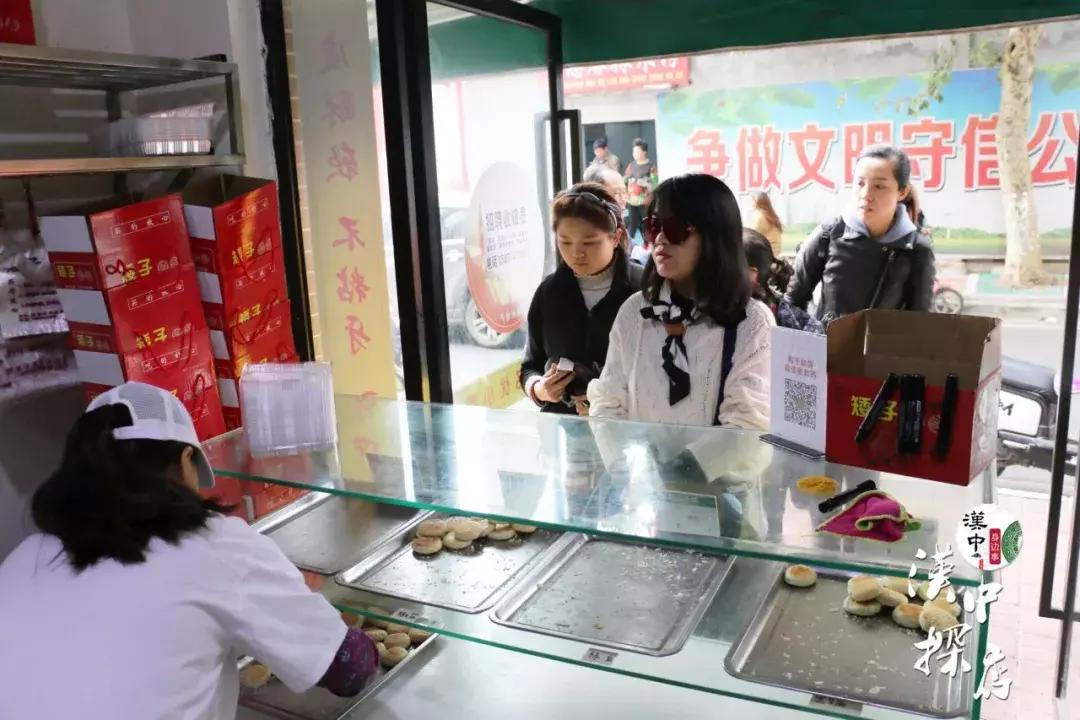 汉中80后退伍军人转行卖馅饼，顾客从早排到晚
