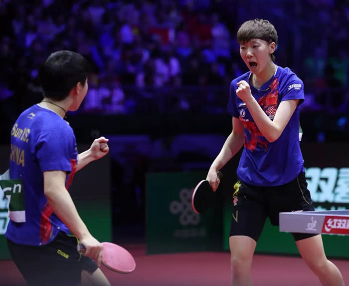 局点这个球，据说是乒乓球历史上首个“假动作”诞生，王曼昱制造