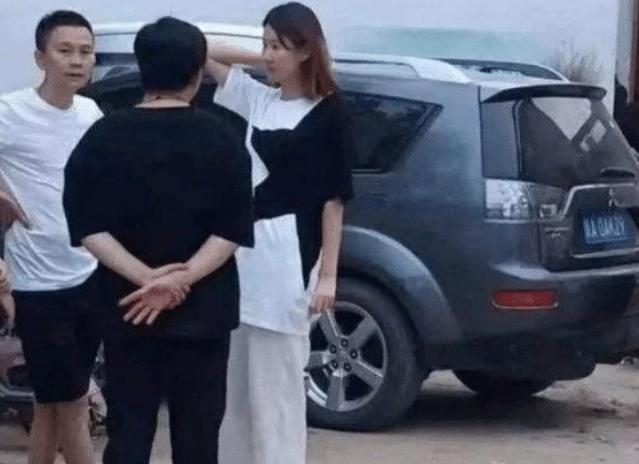 王宝强冯清现身机场,冯清王宝强照片