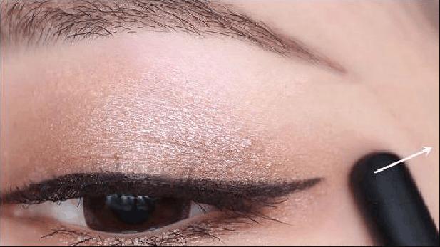 画眼线歪了怎么办,手把手教你画眼线新手看过来