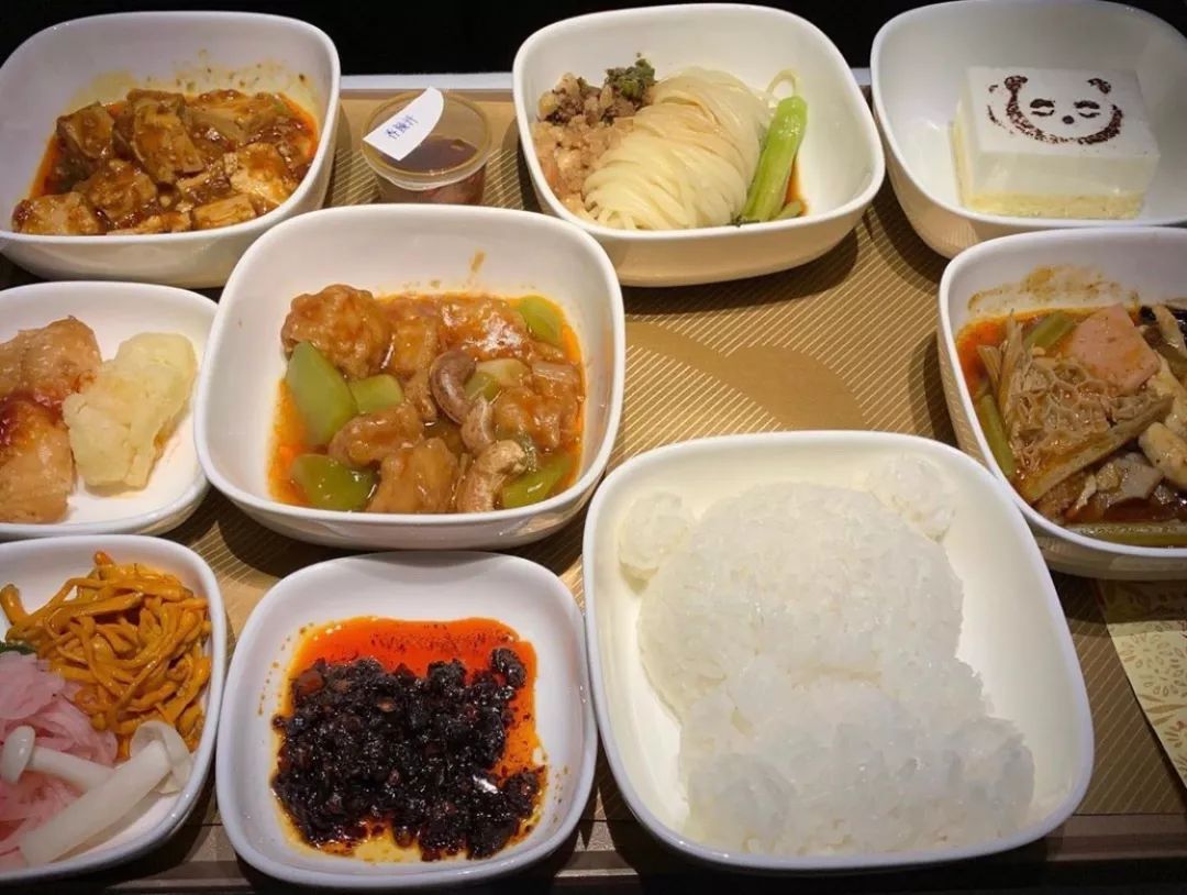 川航飞机餐真的那么好吗,川航飞机餐最火的视频