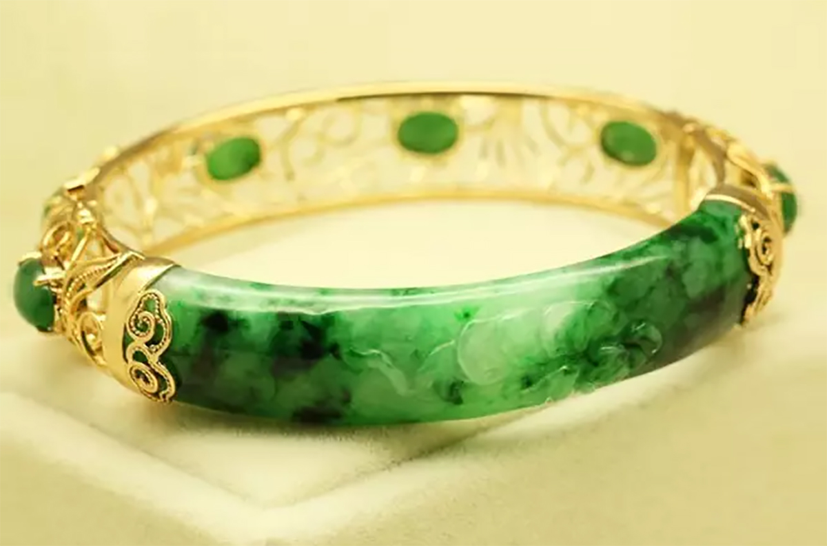 翡翠手镯摔断修复图片,翡翠手镯摔断了修复多少钱