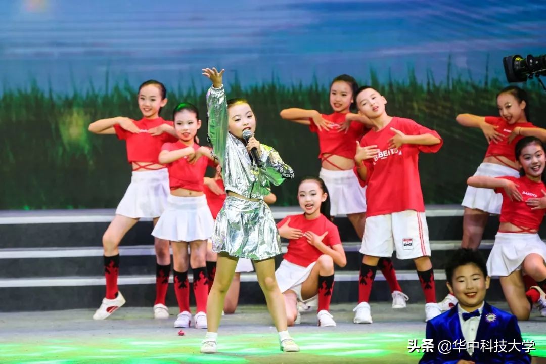 燃爆了！华中科技大学用“宇宙最强音”为祖国打CALL