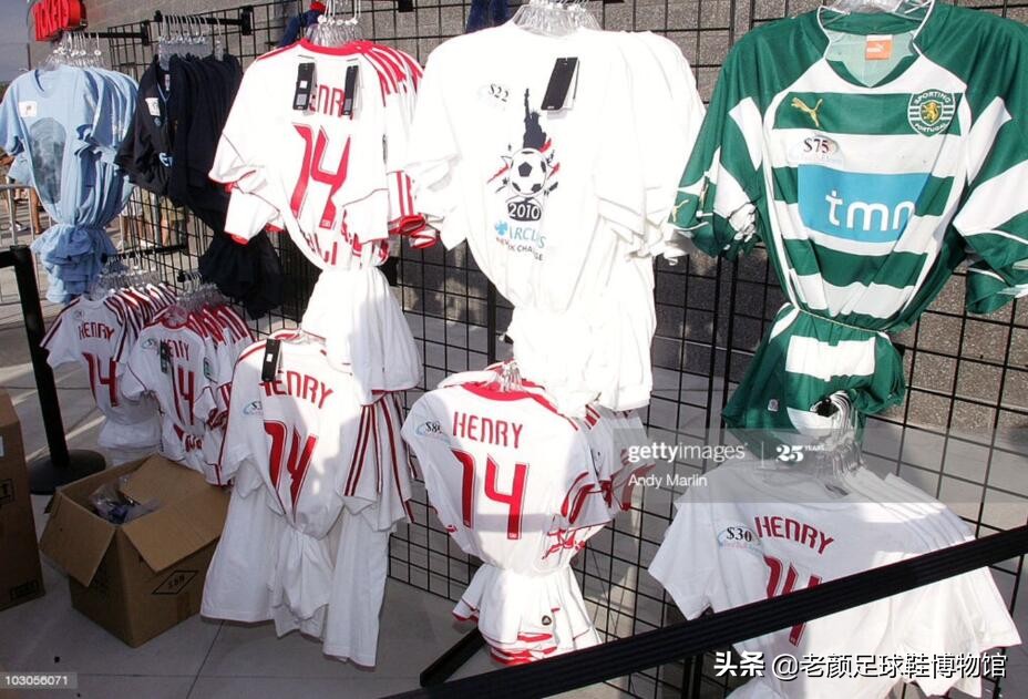 枪王加盟巴萨如愿获得欧冠，生涯唯一污点用手将法国队拍进世界杯