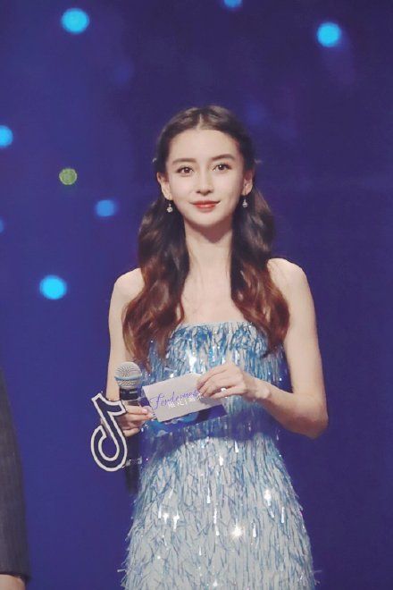 baby口误主持,baby主持出错视频