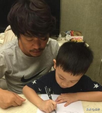 王宝强大儿子最新照片,王宝强与儿子近照曝光