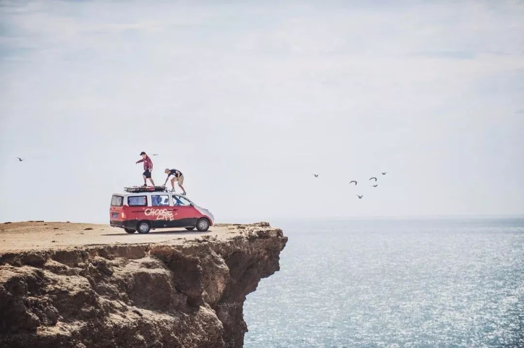 95后开着五菱环游世界,95后开面包车环游世界