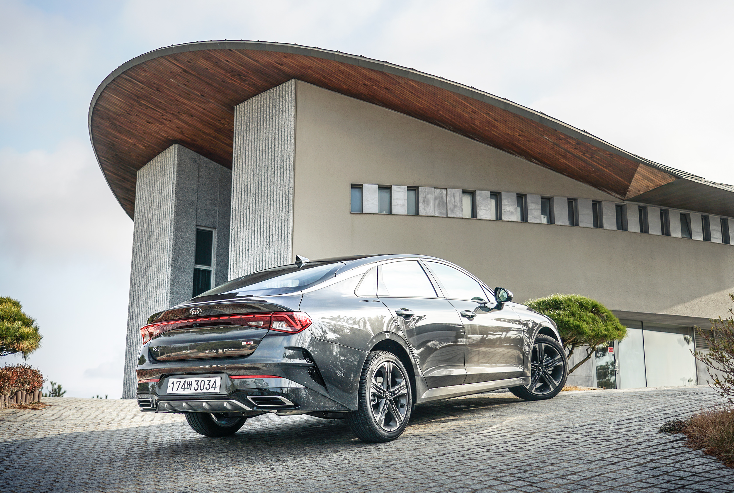 起亚k5是b级车吗,全新起亚k5高颜值运动帅气真香