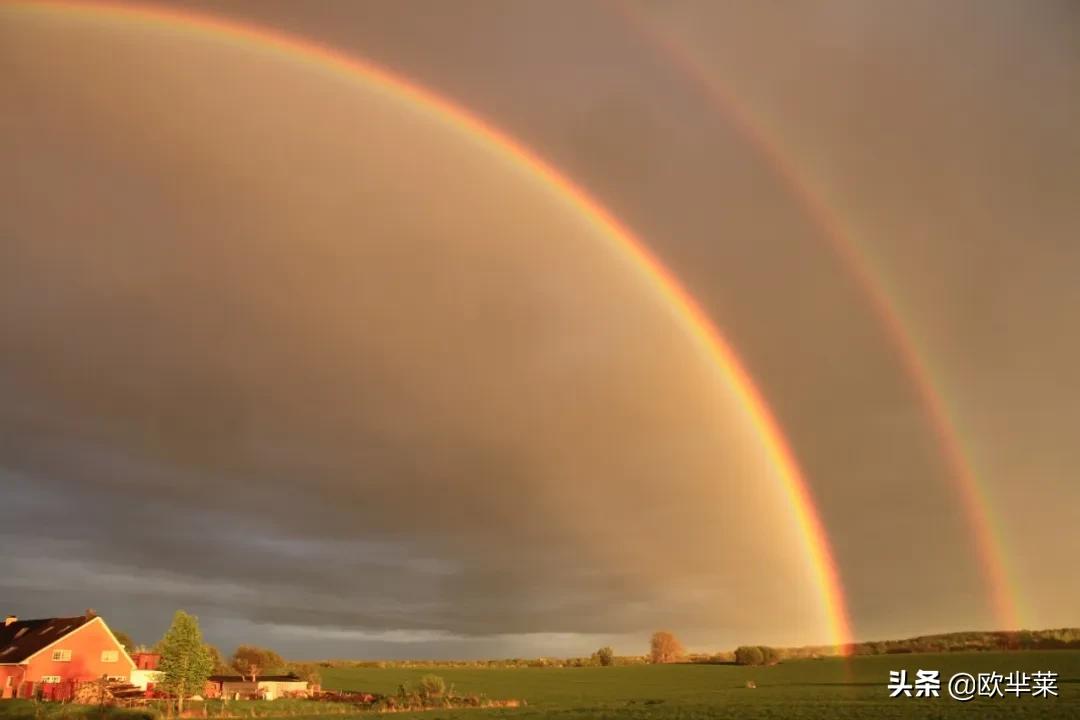 那些彩虹的摄影碎片，反射着诗的光芒。