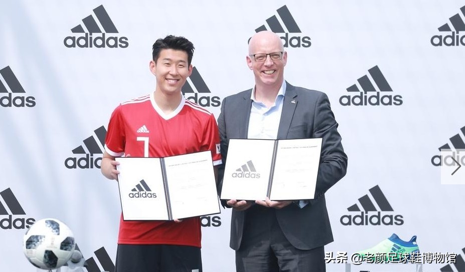 亚洲球王恶意蹬踏染红，除禁赛难逃父亲责罚，因为人性比足球重要