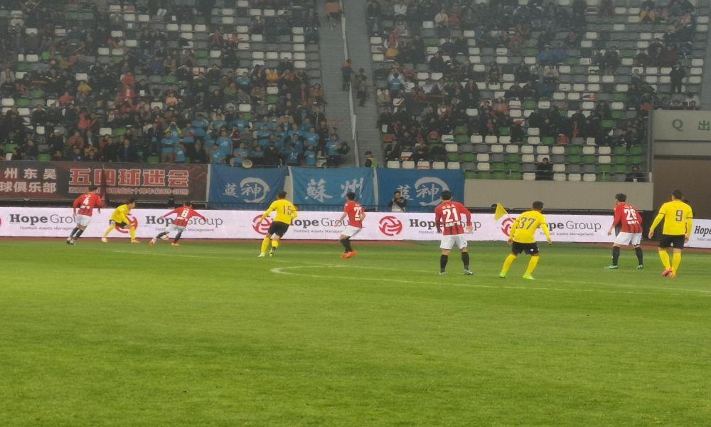 用生命在踢球的意大利队,用生命来踢足球视频