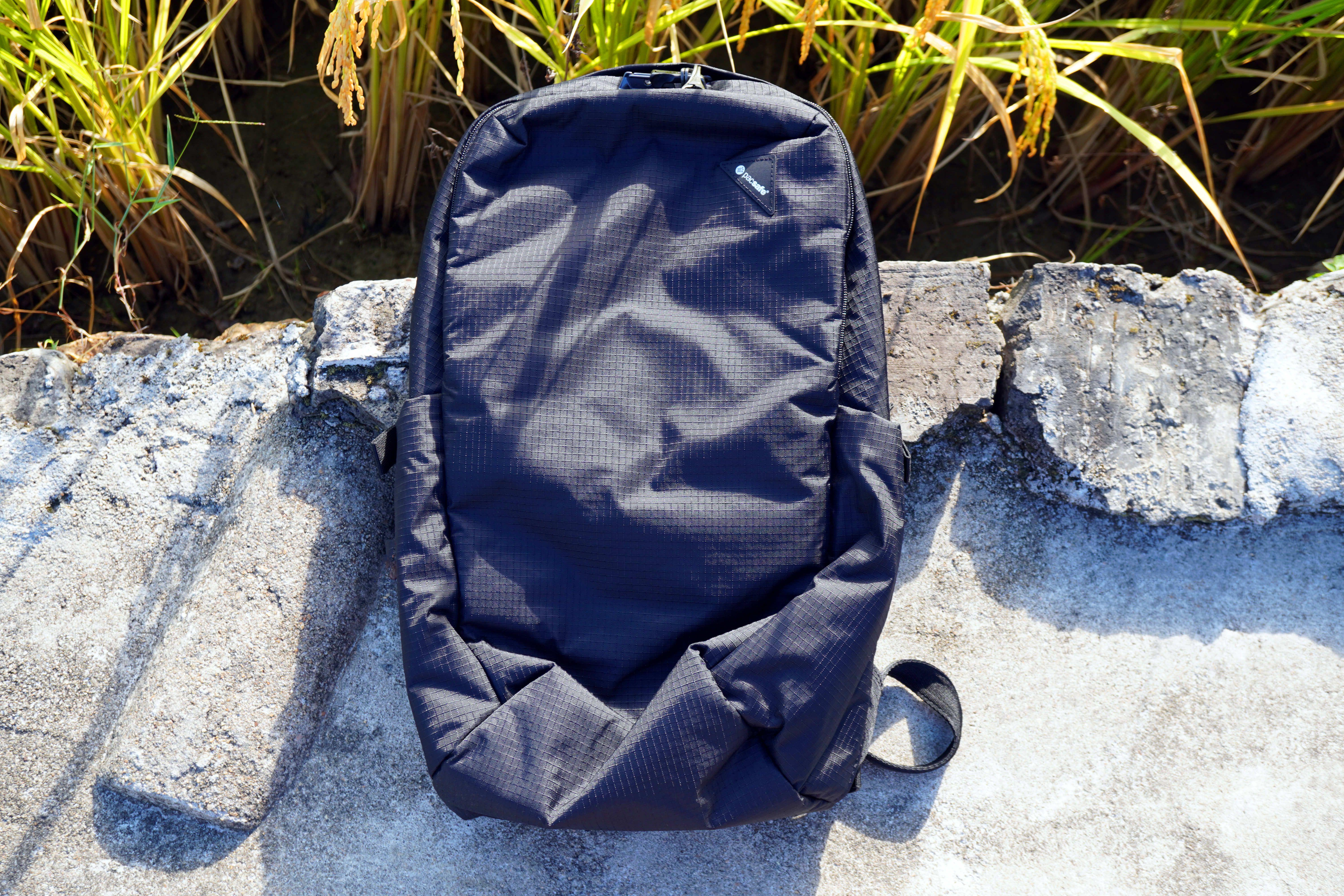 日式清新，便捷随身—elecom宜丽客数码收纳平板包SC01