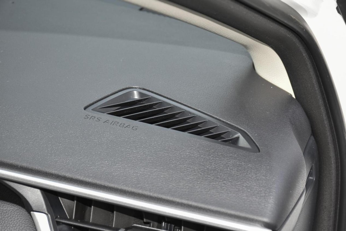 油耗4.1L/100km，车身结实还难开坏，遮风挡雨又实用，解读卡罗拉