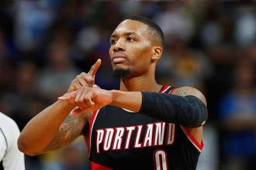 NBA球星经典庆祝动作：安东尼三指爆头，詹姆斯霸王步太霸气