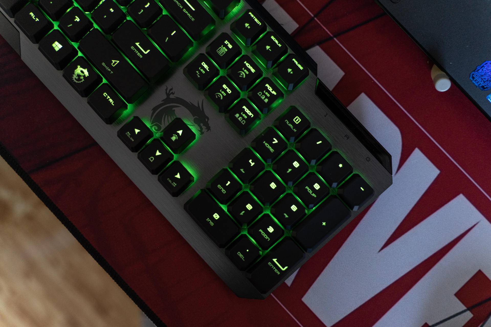 你觉得机械键盘黑轴好还是茶轴,机械键盘推荐茶轴黑轴