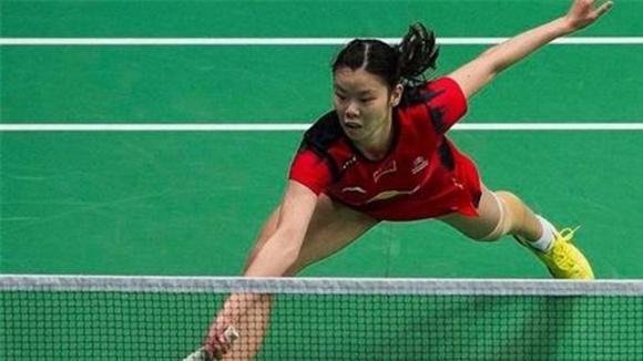 羽毛球怎么选球拍初学者,羽毛球初学者如何选择入门球拍