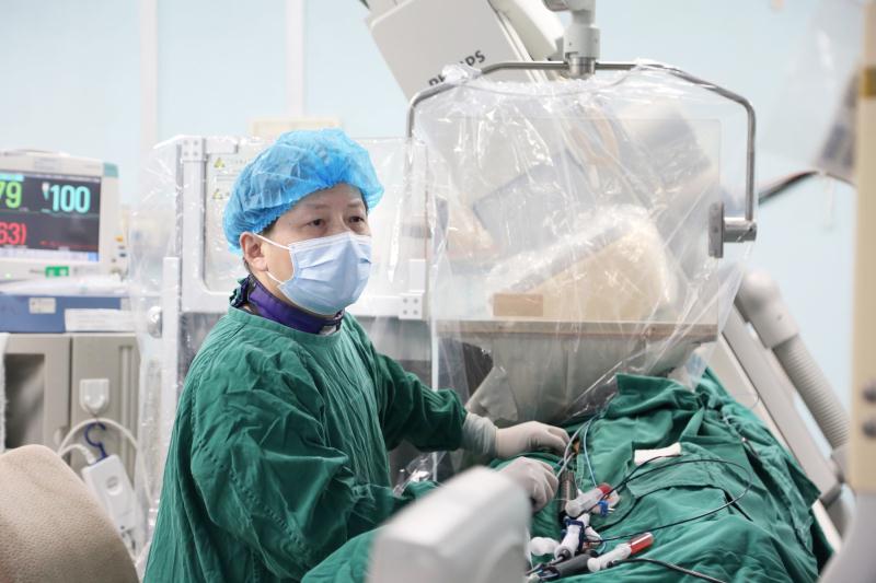 ecmo心脏内科医生,医生详解运用ecmo人工肺救治过程