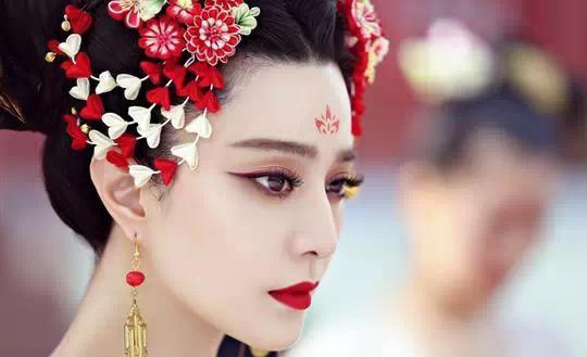 武则天死后李显当了多少皇帝,武则天儿子李显的皇位被谁取代了