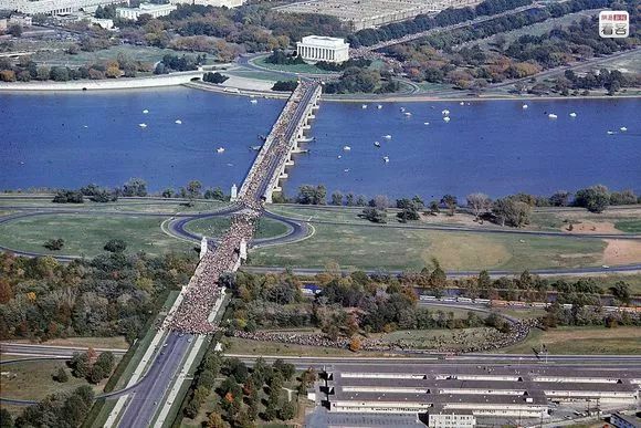 为消灭一名越南*击狙**手，美军动用整个炮兵团狂轰滥炸了一整晚