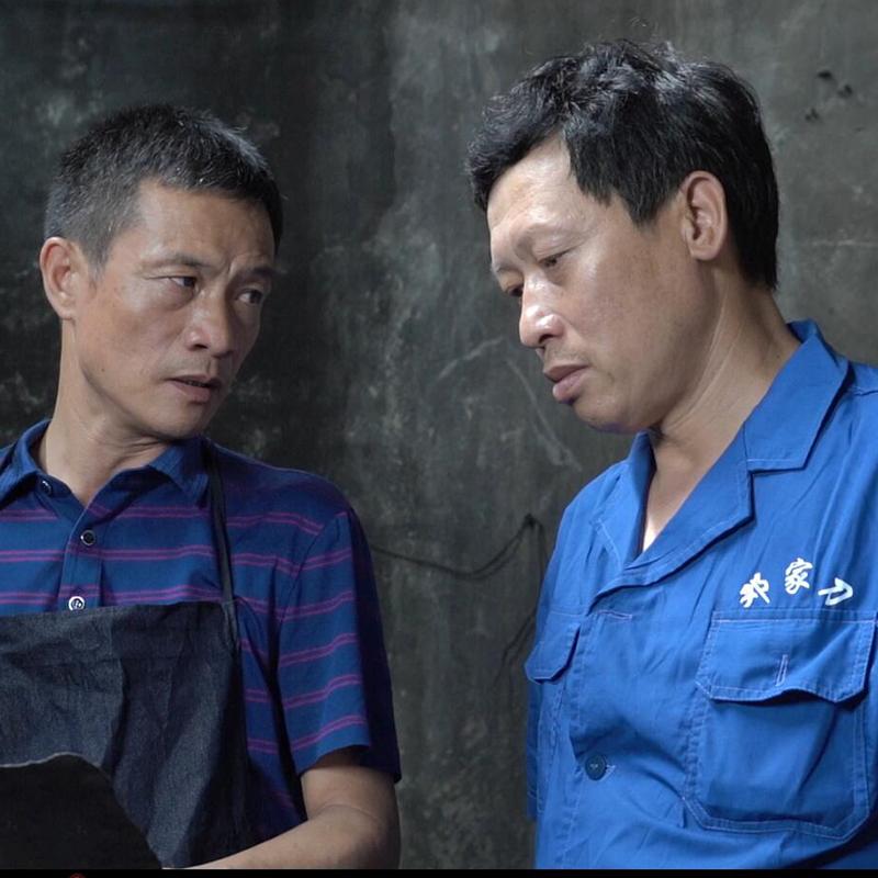 邓家刀*四代第**传人邓修建，做刀要精和专