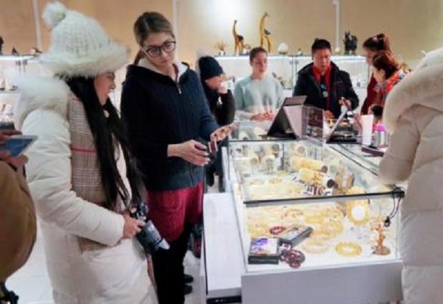 怎么样能去俄罗斯买纯天然蜜蜡,莫斯科旅游哪里买蜜蜡