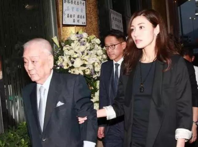 王颖妤李嘉欣,王颖姝和刘銮雄