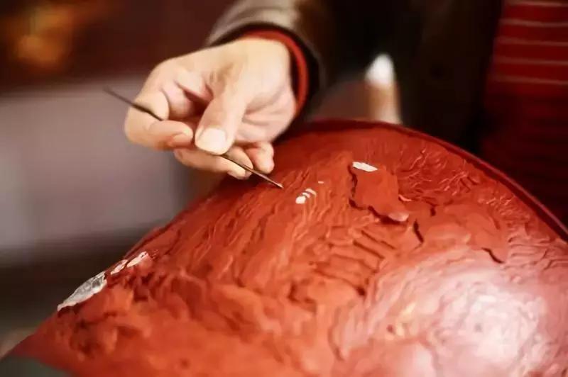 千涂万抹髹为底，刀走龙蛇出雕漆，用现代眼光鉴赏古老工艺！