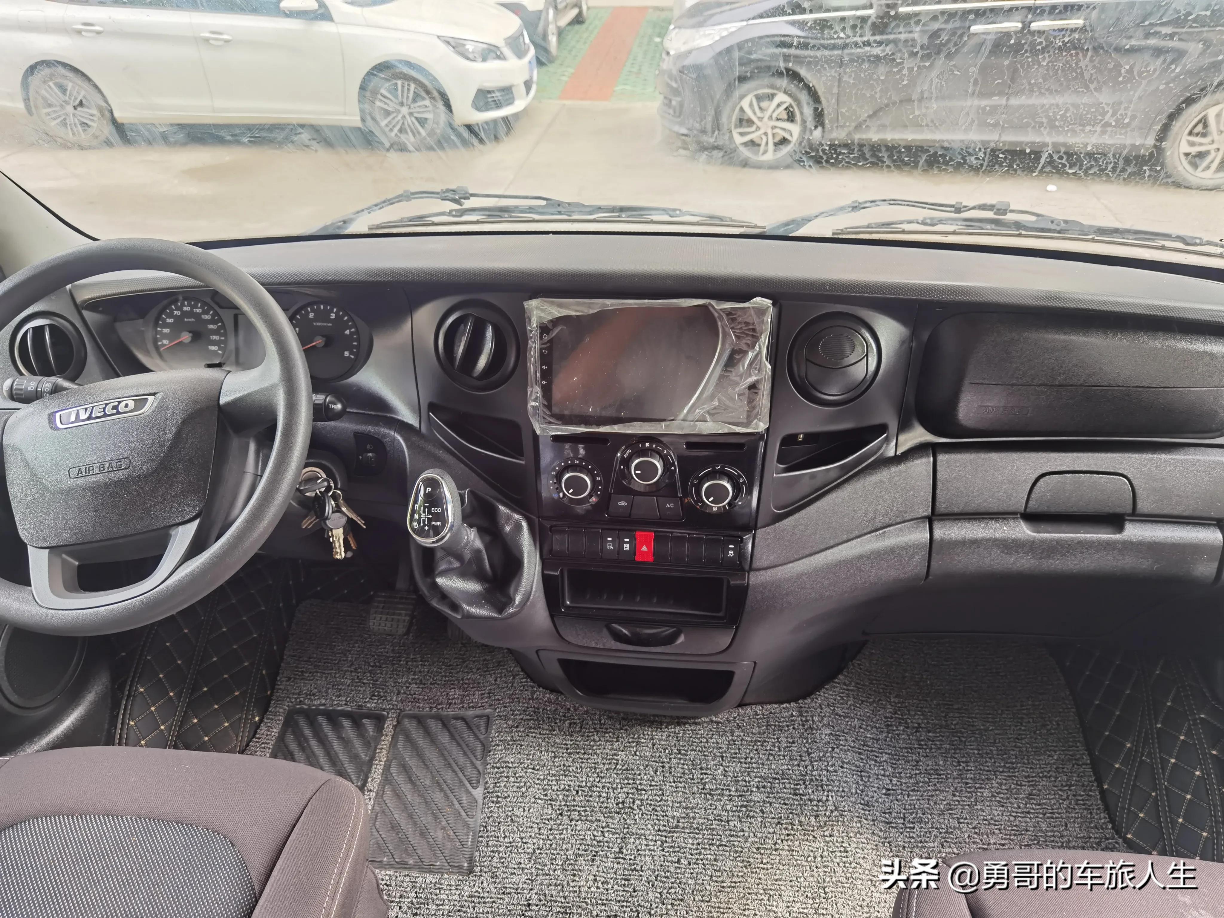 依维柯b型6座房车最新款价格多少,国六进口6.5吨依维柯房车无拓展