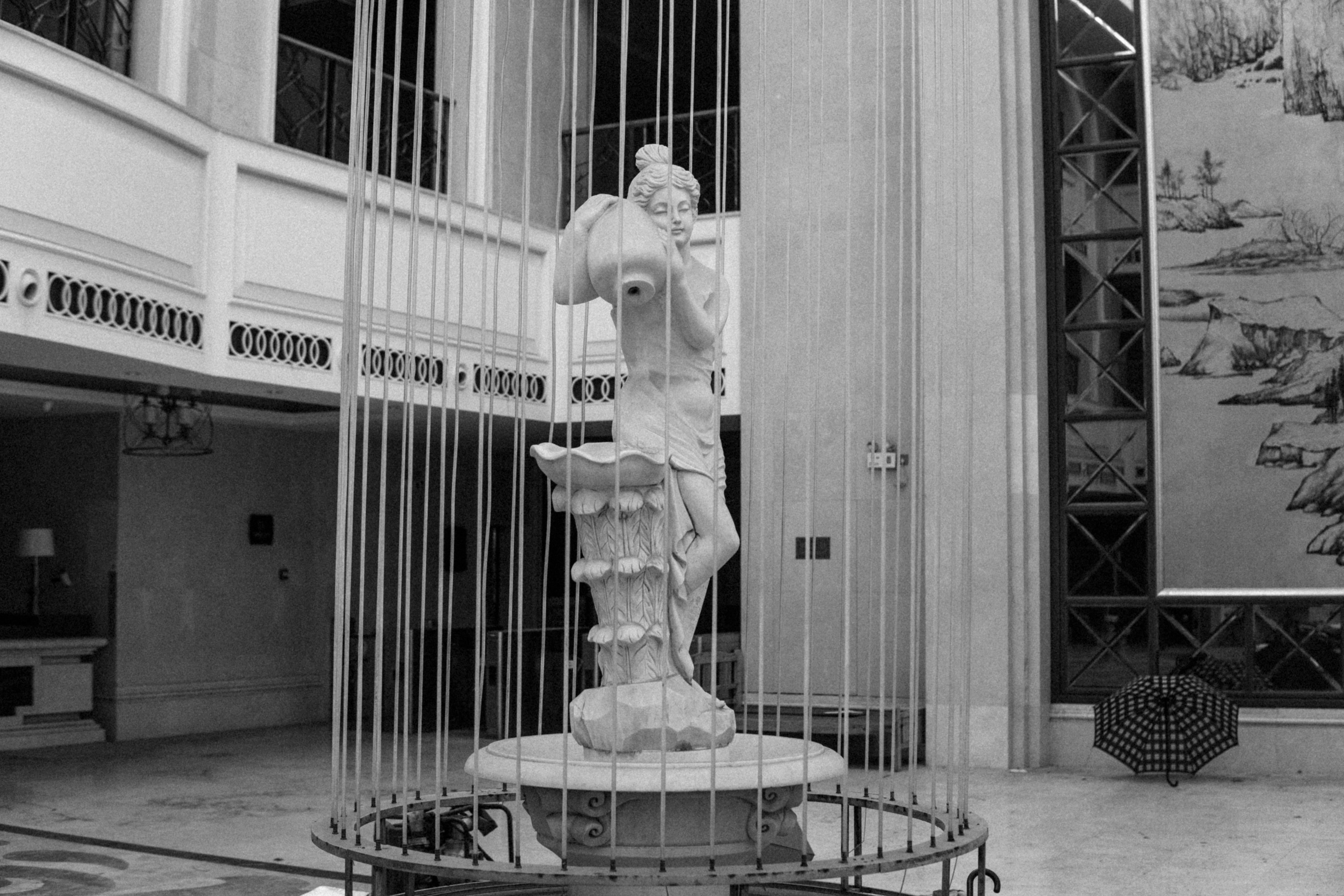 开着曾经的最美大众探寻废弃城堡，如今B6迈腾还值得购买吗？