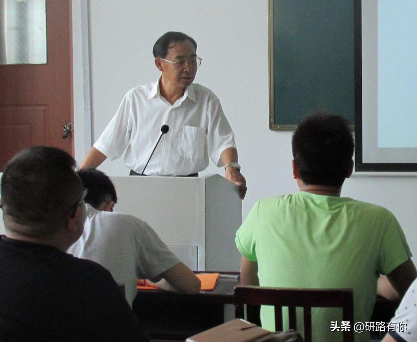 高考分数只超二本线10分，进不了好学校，选择复读还是将来考研？