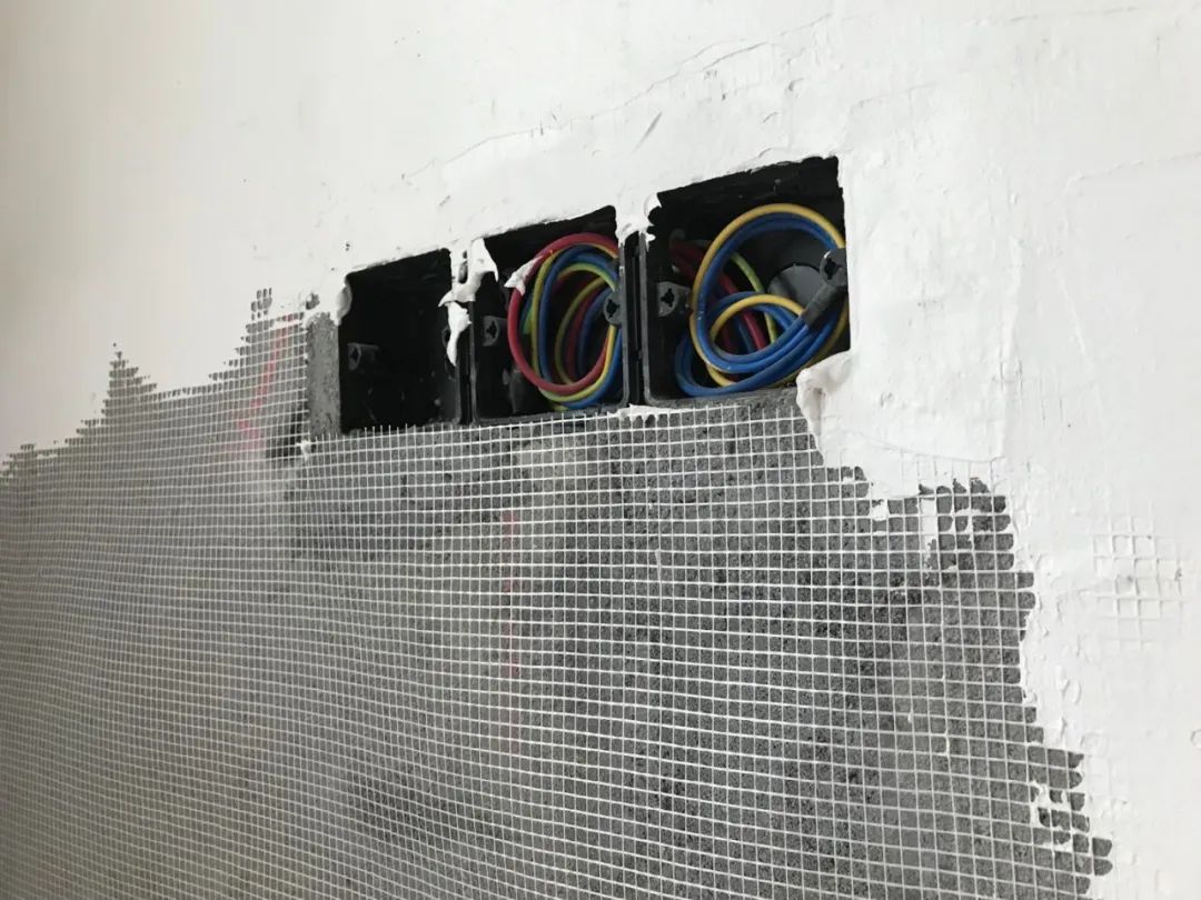 刮腻子时墙面刷什么油漆 (墙面刮腻子刷墙漆注意事项)