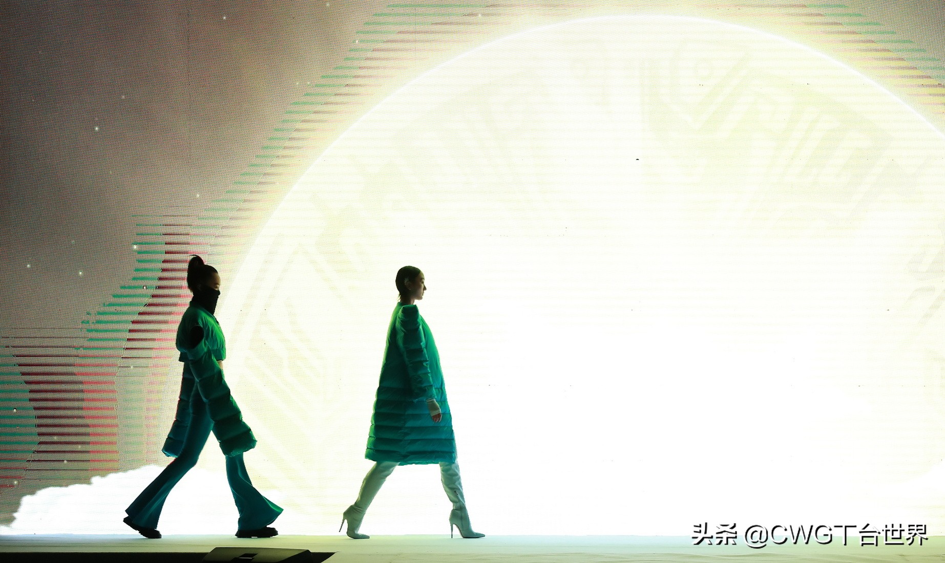 亦帛时尚羽绒服是品牌吗,亦帛时尚2021冬羽绒服发布会