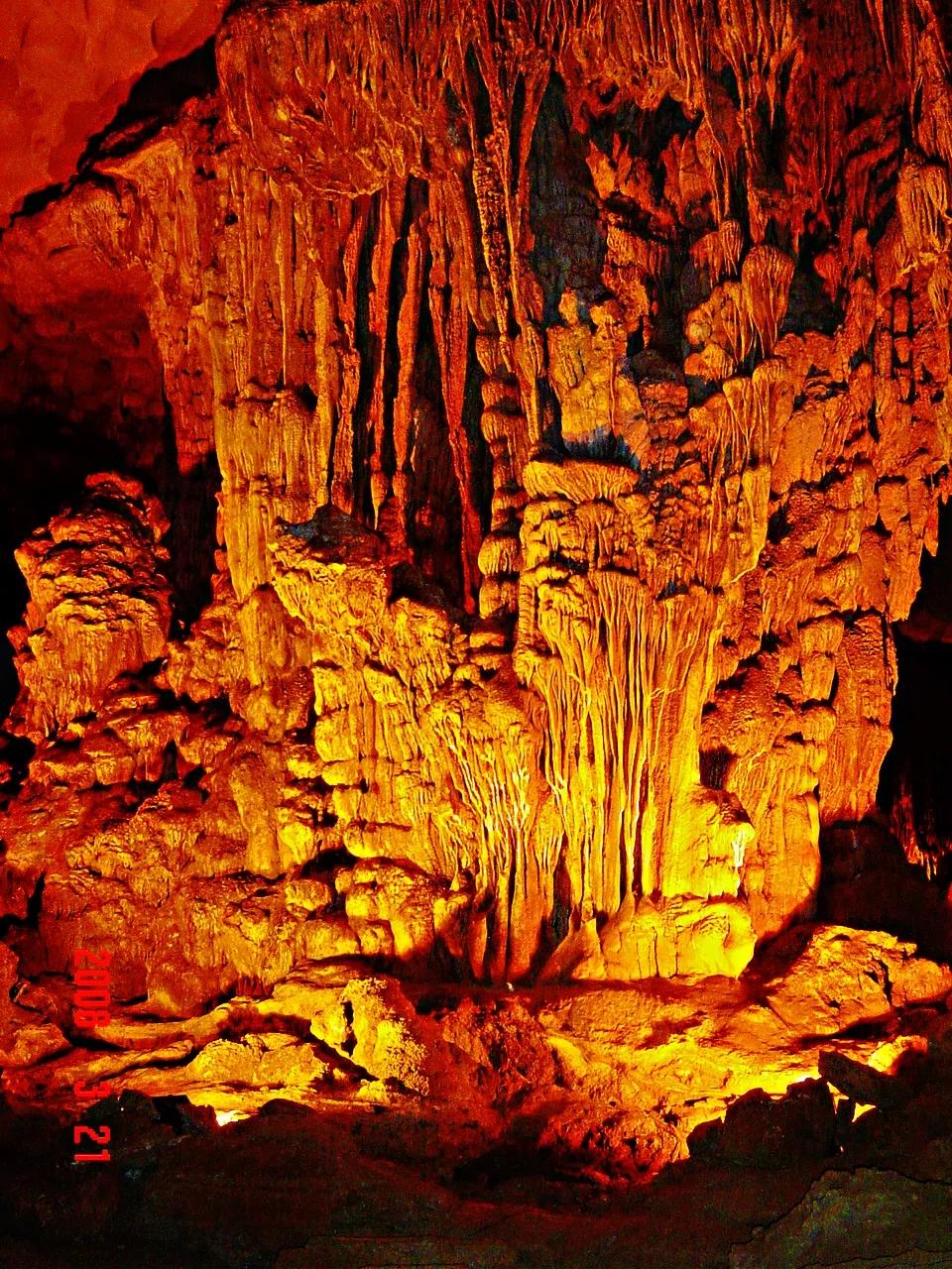 和欧美游客同船参加下龙湾一日游