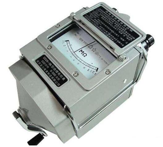 插座一插就跳闸是怎么回事,插座一插就跳闸有几种原因