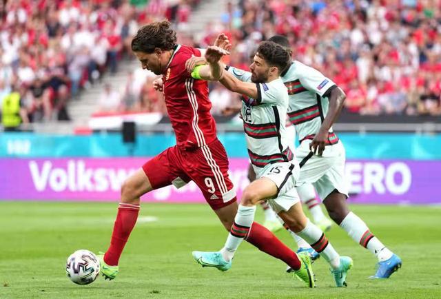 c罗十分钟帽子戏法拯救葡萄牙,c罗点射梅开二度葡萄牙绝杀