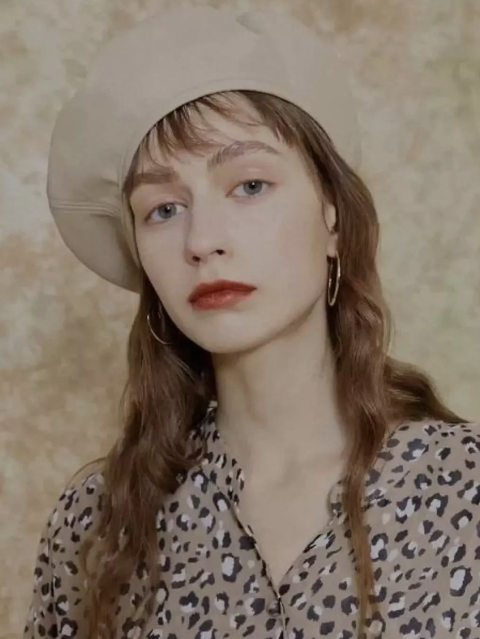 周冬雨少年的你演技混剪,少年的你幕后剧组陪周冬雨剃寸头