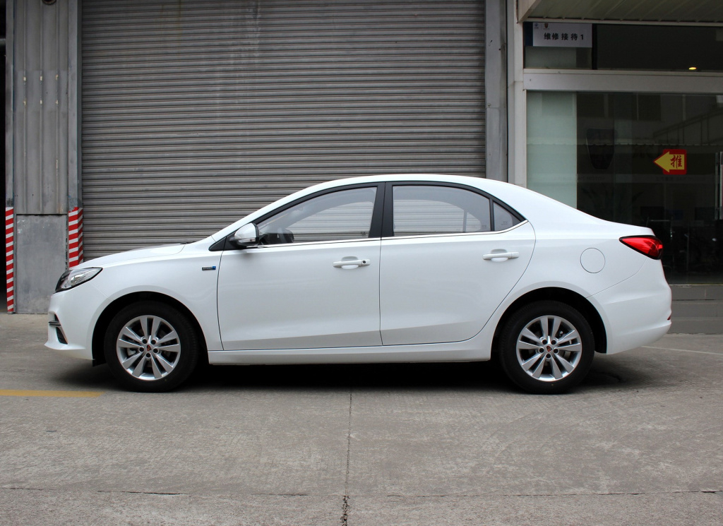 荣威360新车价格2018款多少钱,荣威3602018款自动豪华版测评