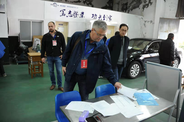 德国考官监考、毕业生供不应求，泰州这所学校的汽修专业“火”了