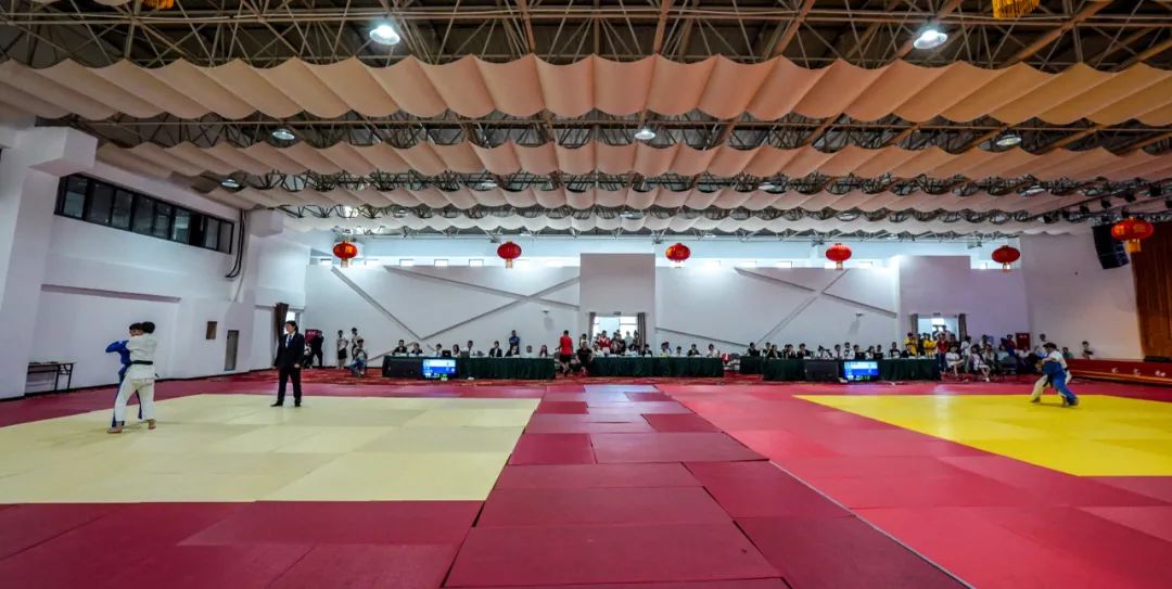 精彩*b大**attle!全省柔道高手云集新区