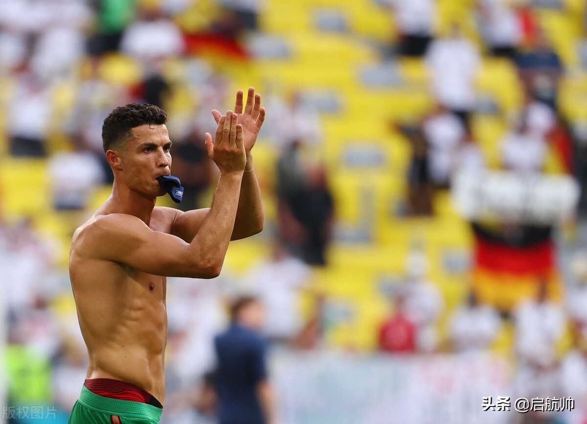 c罗在欧洲杯球场表现,球场上c罗吃的是什么