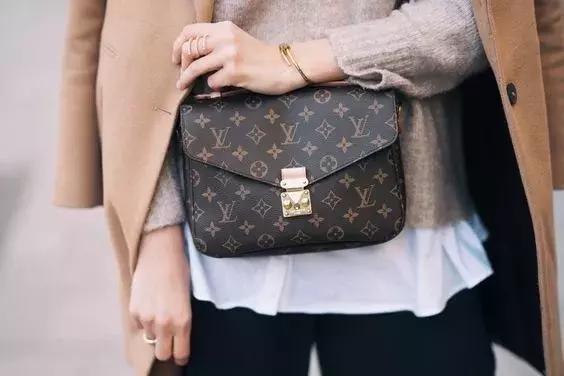 ysl和lv邮差包哪个更好,chanel和ysl包哪个好