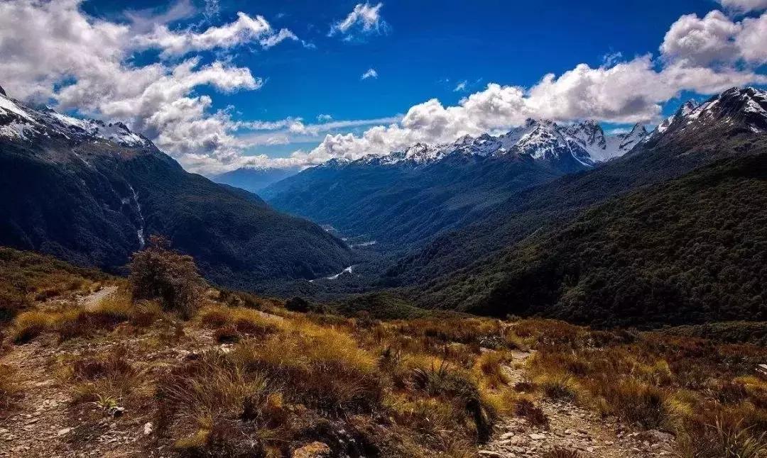 有着绝美迷人的“容颜”，却充满让*欲人**罢不能的速度野性与激情