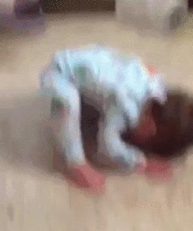 9个月宝宝撞头行为,婴儿撞头行为什么时候结束